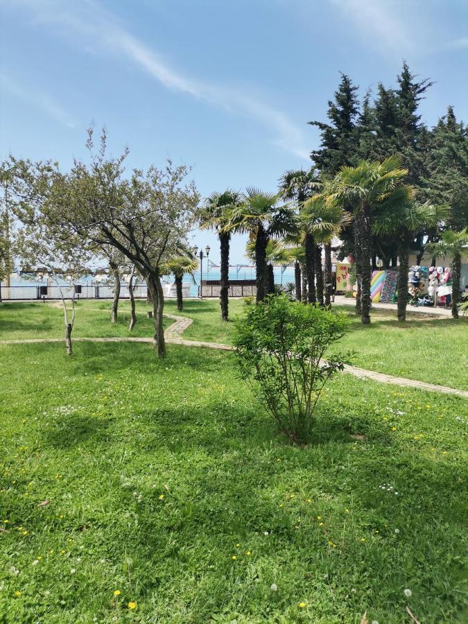 Гостевой Дом В Гаграх"Море Солнца" Gagra Kültér fotó