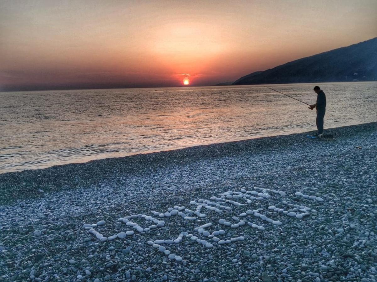 Гостевой Дом В Гаграх"Море Солнца" Gagra Kültér fotó